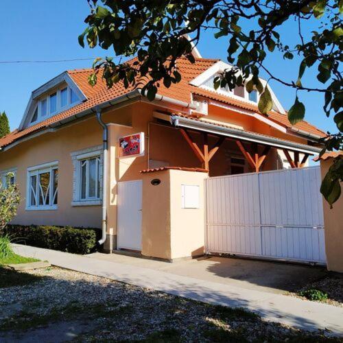 4 Evszak Apartman Gyula Dış mekan fotoğraf
